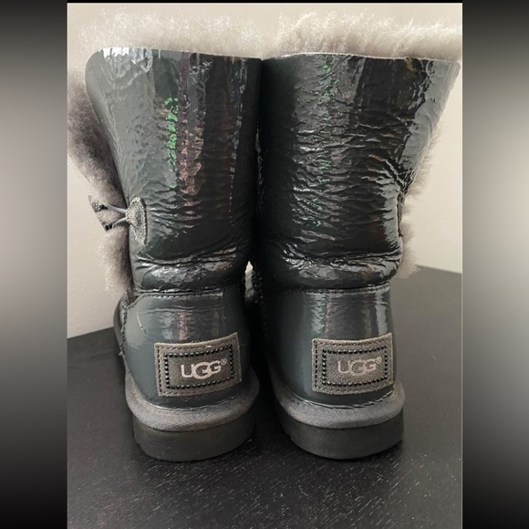 Ugg boots, fuzzy women’s uggs size 6 - Picture 5 of 6